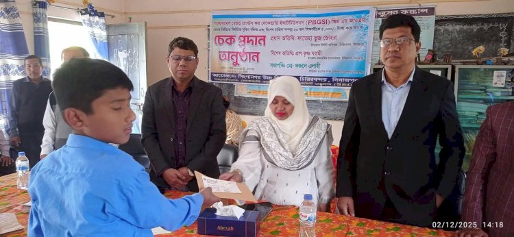 চিরিরবন্দরে সুবিধা বঞ্চিত ও মেধাবী এবং বিশেষ চাহিদা সম্পন্ন ২০ জন পেলেন ৫০০০ করে টাকা!