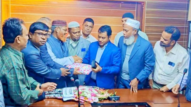 দিনাজপুরের ফুলবাড়ী বাসির ভালবাসায় সিক্ত হলেন উপজেলা নির্বাহী কর্মকর্তা ইসহাক আলী