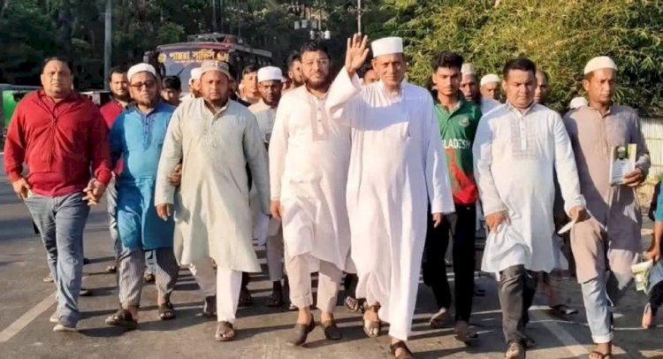 টেকনাফে জামায়াত প্রার্থী নুর আহমদ আনোয়ারীর গণসংযোগ ও লিফলেট বিতরণ