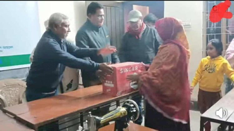 পাবনায় প্রবাসীদের অর্থায়নে নারীদের স্বাবলম্বীকরণে সেলাই মেশিন ও দরিদ্রদের সহায়তা