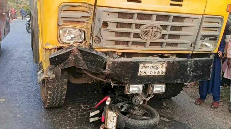 নড়াইলে কাভার্ড ভ্যান ও মোটরসাইকেল মুখোমুখি  সংঘর্ষে যুবক নিহত