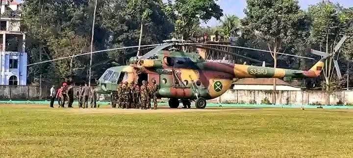 নির্বাচনী পরিস্থিতি নিয়ন্ত্রণে ঠাকুরগাঁওয়ে সেনাবাহিনীর বিশেষ কমান্ডো মহড়া