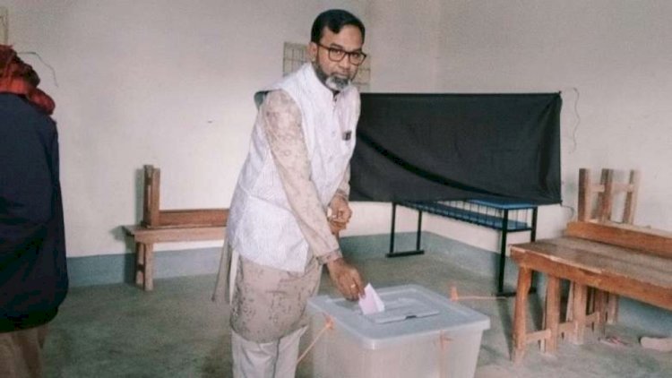 রংপুর-৪ আসনে ভোট দিলেন জাপা প্রার্থী মাহবুব