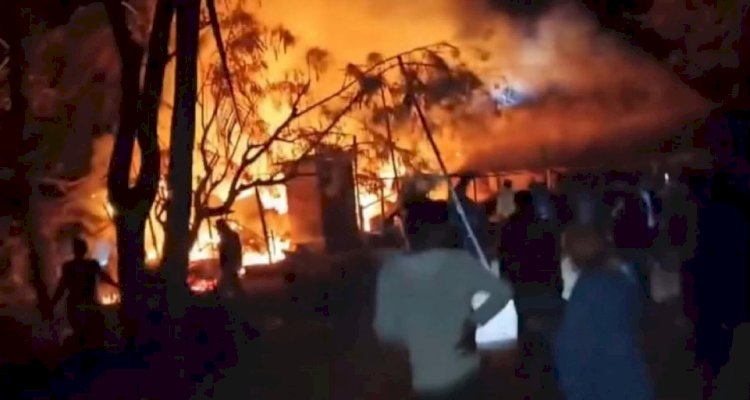 নওগাঁর মান্দায় বসতবাড়িতে ভয়াবহ অগ্নিকান্ডে ৪ গরুসহ কয়েক লাখ টাকার মালামাল পুড়েছাই