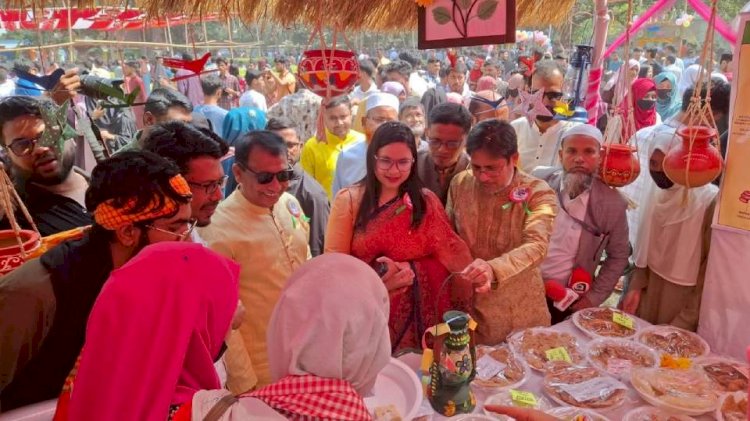 নরসিংদীর শিবপুর সরকারি শহীদ আসাদ কলেজে বসন্ত বরণ ও পিঠা উৎসব উদযাপন