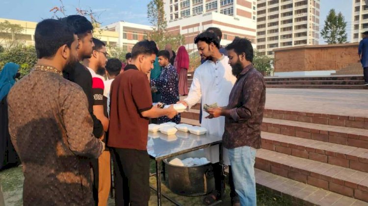 পাবিপ্রবি ছাত্রদল কর্মীর উদ্যোগে সুলভ মূল্যে ইফতার বিতরণ