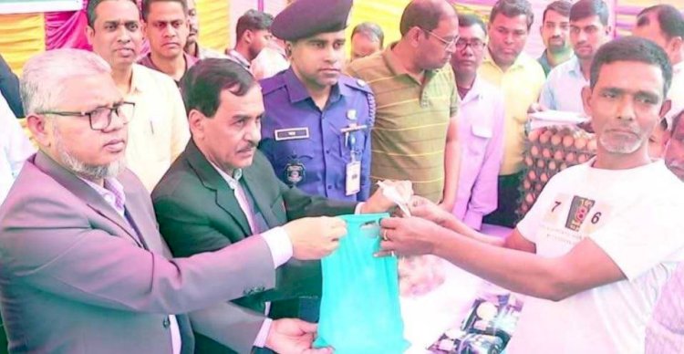 নওগাঁ পবিত্র মাহে রমজান উপলক্ষে  ন্যায্যমূল্যের দুধ-ডিম বিক্রি শুরু হয়েছে