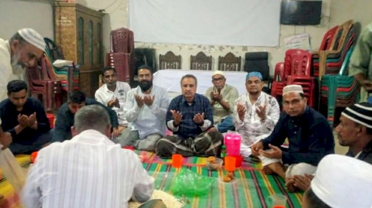 বিএনপি নেতা আজাদের উদ্যোগে দলীয় কার্যালয়ে ইফতার মাহফিল