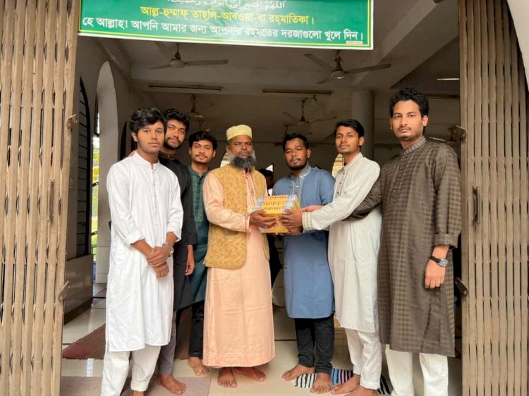 পাবিপ্রবি ছাত্রদলের প্রচার সম্পাদকের উদ্যোগে কুরআন বিতরণ