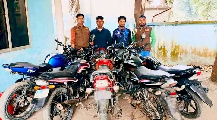 চোরাইকৃত ০৫ টি মোটর সাইকেল উদ্ধার!