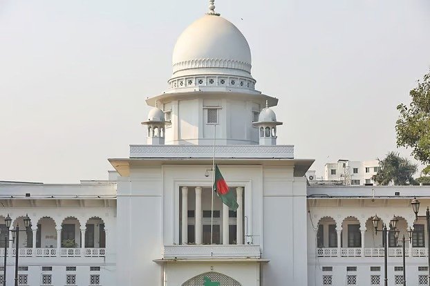 বরিশাল আদালতে হট্টগোল ও ভাঙচুর: ৯ আইনজীবীর বিরুদ্ধে আদালত অবমাননার রুল জারি
