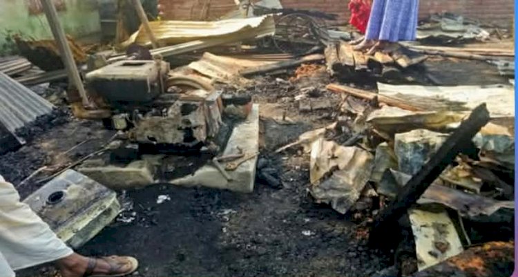 নওগাঁর মান্দায় দুর্বৃত্তের আগুনে স’মিলের ৪ লক্ষ টাকার মালামাল  পুড়ে ছাই, থানায় অভিযোগ