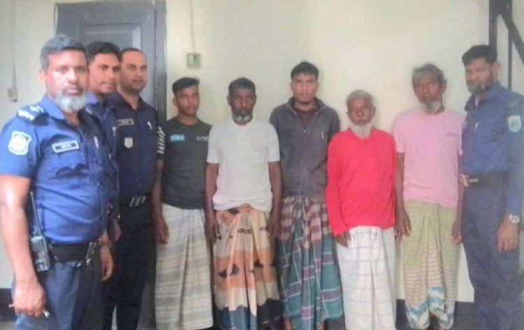 নওগাঁর সাপাহার পৈত্রিক সম্পত্তি নিয়ে বিরোধের জের শহিদুল ইসলাম নামে এক ভ্যানচালককে কুপিয়ে হত্যা