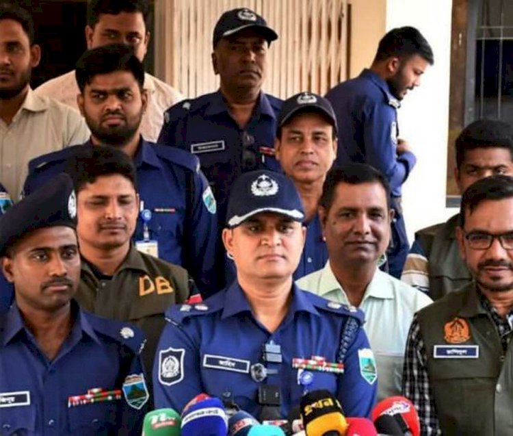 ঈদের সামনে আইন শৃঙ্খলা রক্ষায় তৎপর পাবনা জেলা পুলিশ