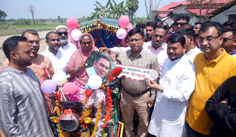 প্রধানমন্ত্রীর উপহার পেল  রাজশাহীর টুলি বেগম