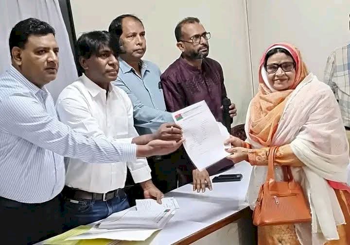 সংরক্ষিত নারী আসনে বিএনপি থেকে মনোনয়ন ফরম তুললেন ঠাকুরগাঁওয়ের রেহানা বেগম
