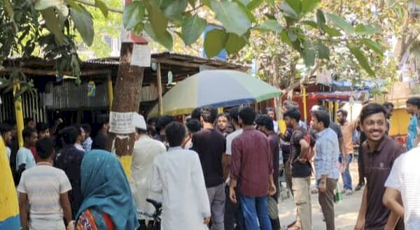 পাবিপ্রবিতে সিনিয়রের কলার ধরে থ্রে*ট দিলো জুনিয়র