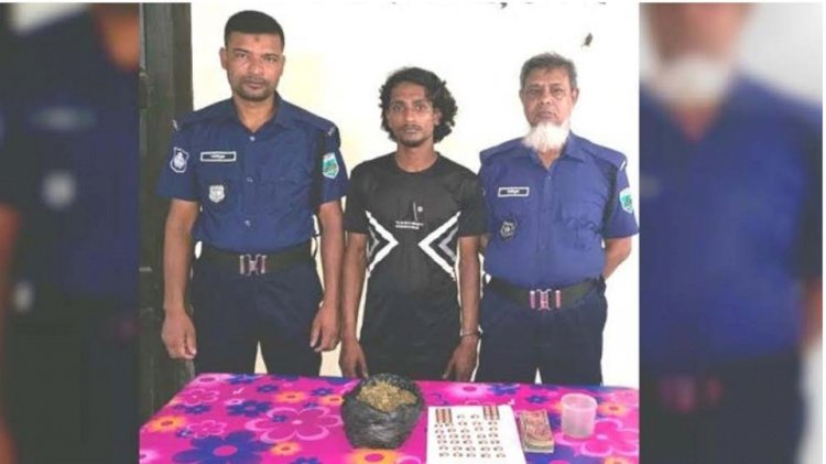 বদলগাছীতে গাঁজা ও ট্যাবলেটসহ যুবক গ্রেফতার