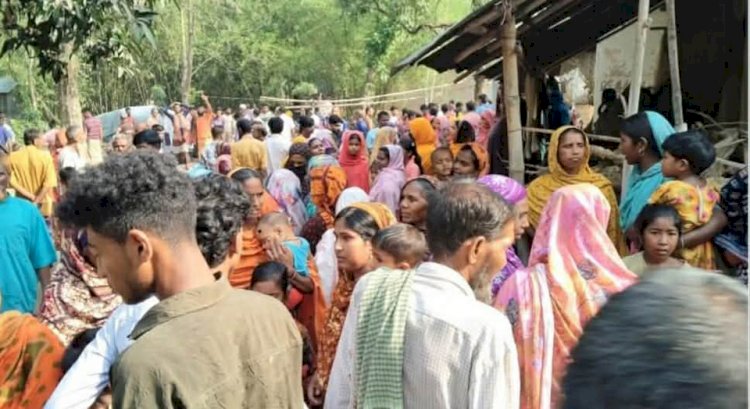 ওগাঁর নিয়ামতপুর উপজেলার বাহাদুরপুরে একই পরিবারের শিশুসহ ৪ জনকে গলা কেটে হত্যা