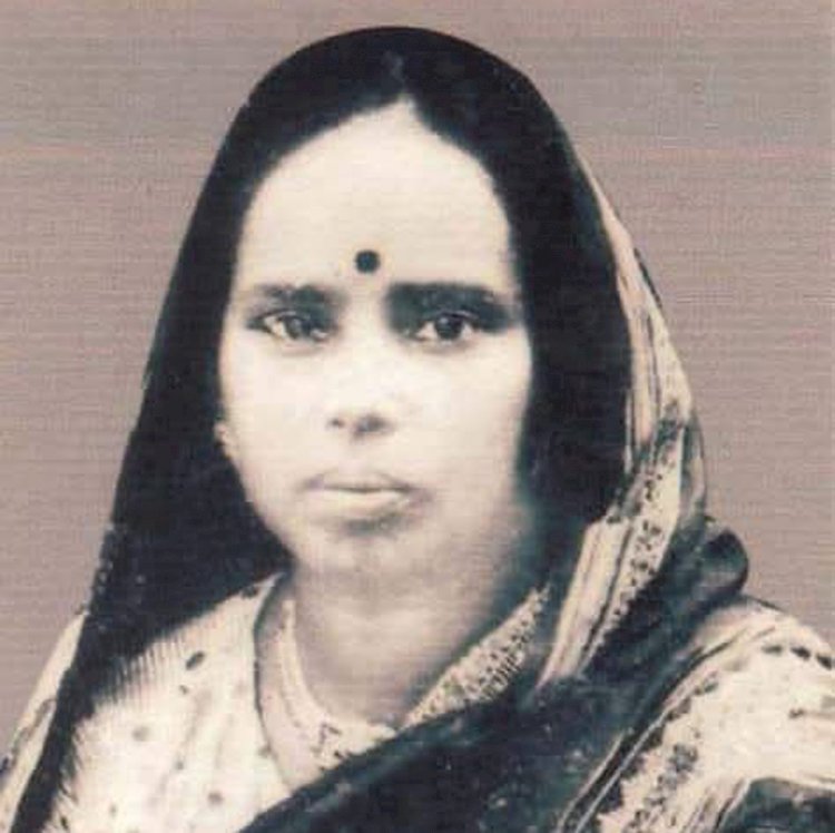 রত্নগর্ভা সবিতা চক্রবর্ত্তীর ১২ তম প্রয়াণ দিবস আজ :