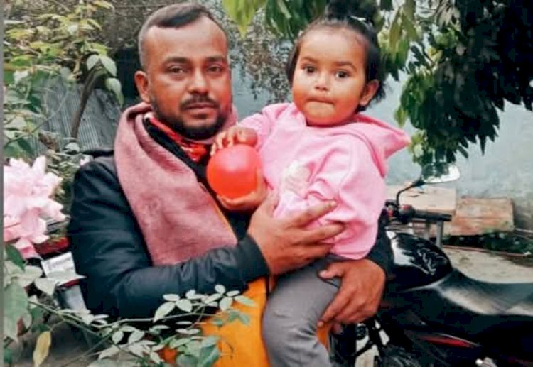 বজ্রাঘাতে প্রাণ গেল বাবার, কোল থেকে ছিটকে প্রাণে বাঁচল শিশু সন্তান