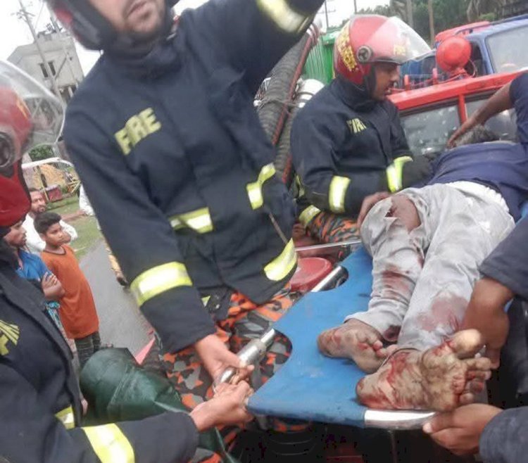 নরসিংদীর শিবপুরে কলেজের বাস ও পিকআপ সংঘর্ষ