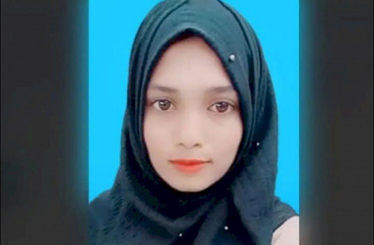 পতাকা নামাতে গিয়ে বিদ্যুৎস্পৃষ্ঠ হয়ে ঝলসে গেলেন মনিরা
