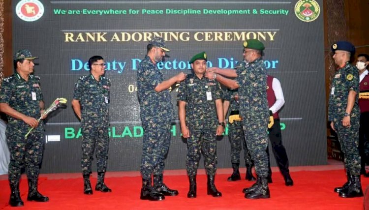 ঢাকায় বাংলাদেশ আনসার-ভিডিপি'র সদর দপ্তরে পদোন্নতিপ্রাপ্ত কর্মকর্তাদের র‍্যাংক ব্যাজ পরিধান