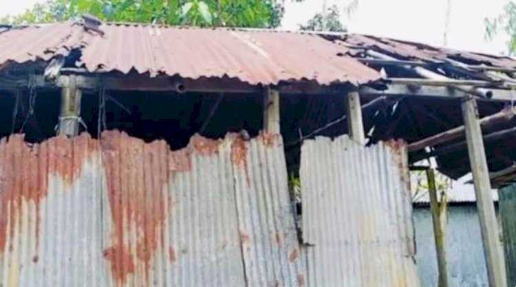 পীরগাছায় ঘরের অভাবে মানবেতর জীবনযাপন