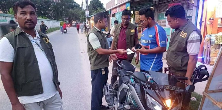 পাবনায় মাদক ও অপরাধ দমনে ডিবি পুলিশের বিশেষ চেকপোস্ট অভিযান