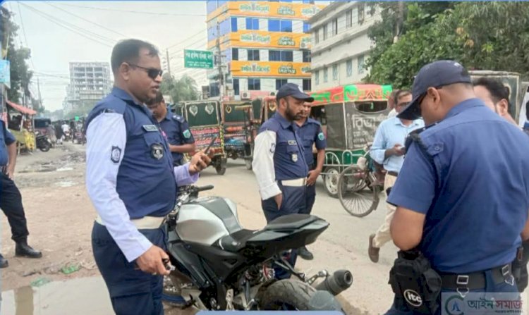 নওগাঁ শহরকে হর্ণ ও উচ্চ শব্দ সৃষ্টিকারী মোটরবাইকের বিরুদ্ধে ট্রাফিকের সাঁড়াশি অভিযান শুরু