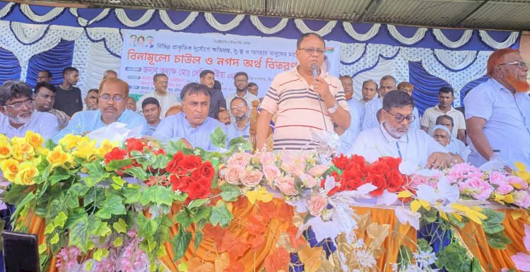 হোমনায় গরীব-অসহায় দুঃস্থ মানুষের মাঝে চাল ও নগদ অর্থ বিতরণ করলেন এমপি সেলিম ভূঁইয়া