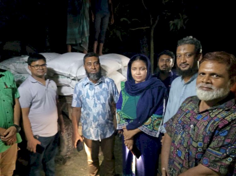 নওগাঁর মহাদেবপুর শিবরামপুর গ্রামে জামায়াত কর্মীর বাড়ি থেকে ৩০০ বস্তা সার উদ্ধার