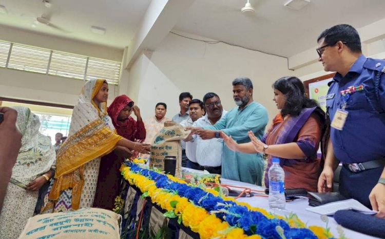 বদলগাছীতে  প্রান্তিক কৃষকদের   মাঝে বিনামূল্যে বীজ-সার ও কৃষি উপকরণ বিতরণ