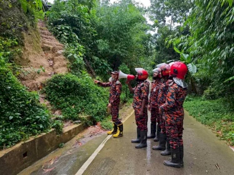 টানা বর্ষণে নাইক্ষ্যংছড়ি জনদুর্ভোগ চরমে, রাস্তা ভাঙন ও পাহাড় ধসের আশঙ্কায় সতর্কতা প্রশাসন!