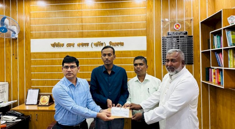 সিরাজগঞ্জে সরকারি যাকাত ফান্ডে হাজী আব্দুস সাত্তার'র দশ লাখ টাকার চেক প্রদান