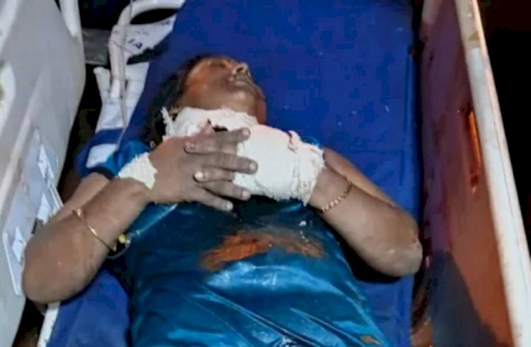 নওগাঁ বদলগাছীর আধায়পুরে রেবা বেগম এক নারীকে ছুরিকাঘাতে, গুরুতর আহত অবস্থায় নওগাঁ সদর  হাসপাতালে ভর্তি