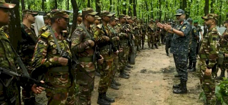গাজিপুরে বাংলাদেশ সেনাবাহিনীর গ্রীষ্মকালীন মহড়া পরিদর্শন করলেন আনসার-ভিডিপি'র মহাপরিচালক