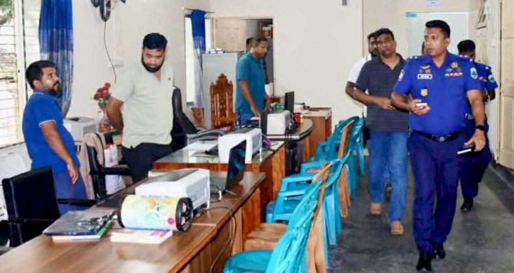 পাবনা পুলিশ সুপারের হেমায়েতপুর পুলিশ ফাঁড়ি আকস্মিক পরিদর্শন