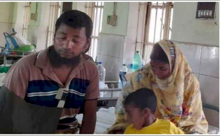 নওগাঁর মহাদেবপুর দুর্গাপুর গ্রামে পুর্বের বিরোধের কেন্দ্র করে ছাগলের পায়ের রগ কর্তনের,প্রতিবাদের হামলায়  নারীসহ ৩ জন আহত