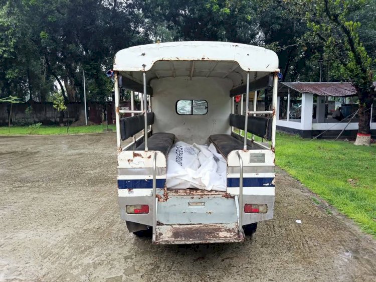 নওগাঁ মহাদেবপুর পাহারপুরে স্বামী-স্ত্রীর মরদেহ উদ্ধার করেছে পুলিশ