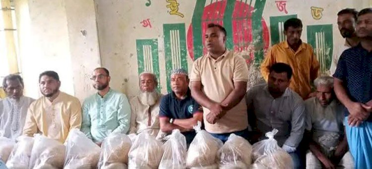 চট্রগ্রামের আনোয়ারায় বন্যাদুর্গতদের মাঝে ত্রাণ বিতরণ করেছে পেশাজীবী দল ও যুবদল