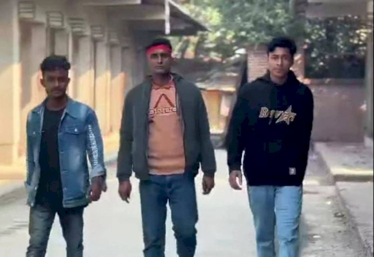 মাদকবিরোধী অভিযানে ধরা পড়ে চুনোপুঁটি, আড়ালেই কথিত গডফাদাররা তিন জেলার সীমান্তে মাদক করিডোরের অভিযোগ: মূল হোতারা অধরা, পুলিশের ভূমিকা নিয়ে প্রশ্ন