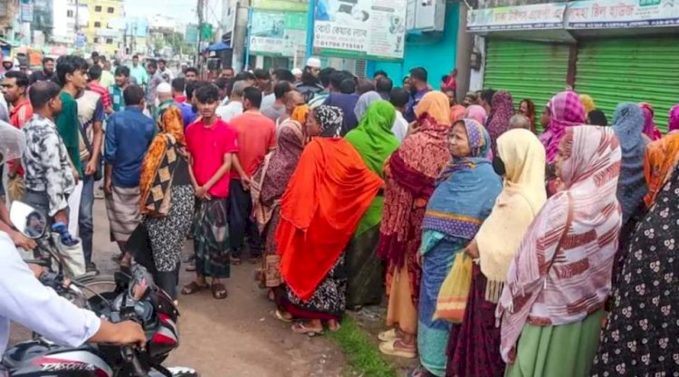 নওগাঁ দয়ালের মোড়ে বিআরটিসি বাসের চাকায় পিষ্ট হয়ে স্কুল শিক্ষকের মৃত্যু