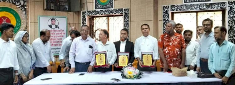 ফটিকছড়ি আহমদিয়া রহমানিয়া উচ্চ বিদ্যালয়ের সভাপতি নির্বাচিত হওয়ায় এড. সৈয়দ আনোয়ার উল্লাহকে সংবর্ধনা