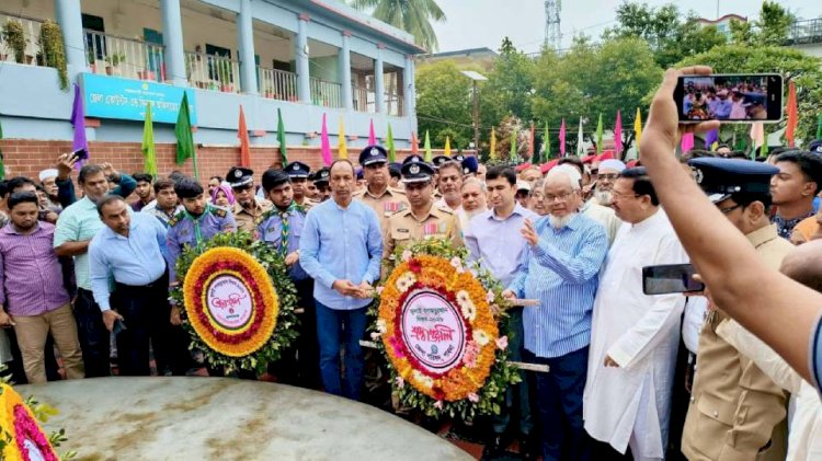 জুলাই গণঅভ্যুত্থান দিবসে পাবনায় শহীদদের প্রতি জেলা পুলিশের শ্রদ্ধাঞ্জলি