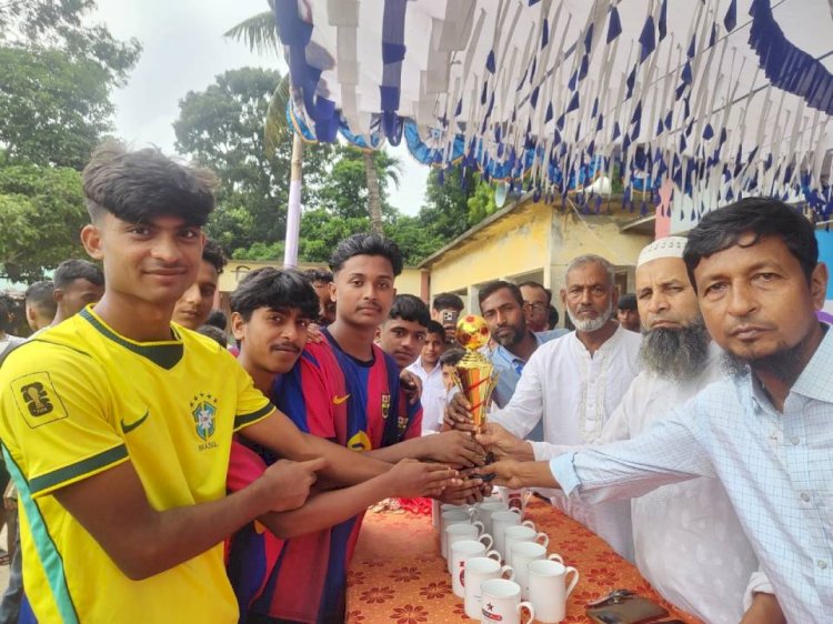 রায়দৌলতপুর উচ্চ বিদ্যালয়ে আন্তঃশ্রেণি ফুটবল প্রতিযোগিতার ফাইনাল অনুষ্ঠিত