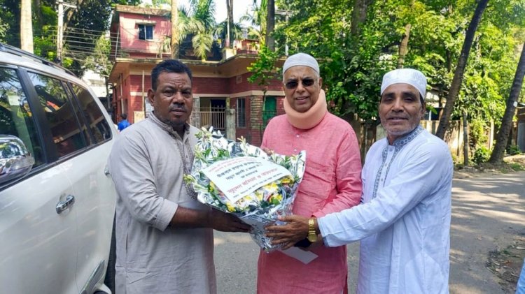 সিরাজগঞ্জে পরিবহন শ্রমিক ইউনিয়নের কার্যনির্বাহী কমিটির পক্ষ থেকে বিদ্যুৎ মন্ত্রী ইকবাল হাসান মাহমুদ টুকুকে ফুলেল শুভেচ্ছা