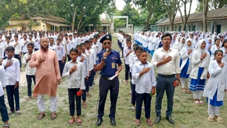 পীরগাছায় মাদক ও স্মার্টফোন আসক্তিকে শিক্ষার্থীদের লাল কার্ড