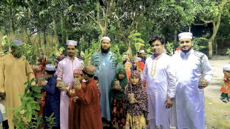 কেশবপুরে বাবার রুহের মাগফিরাত কামনায়   ২০০ গাছের চারা বিতরণ